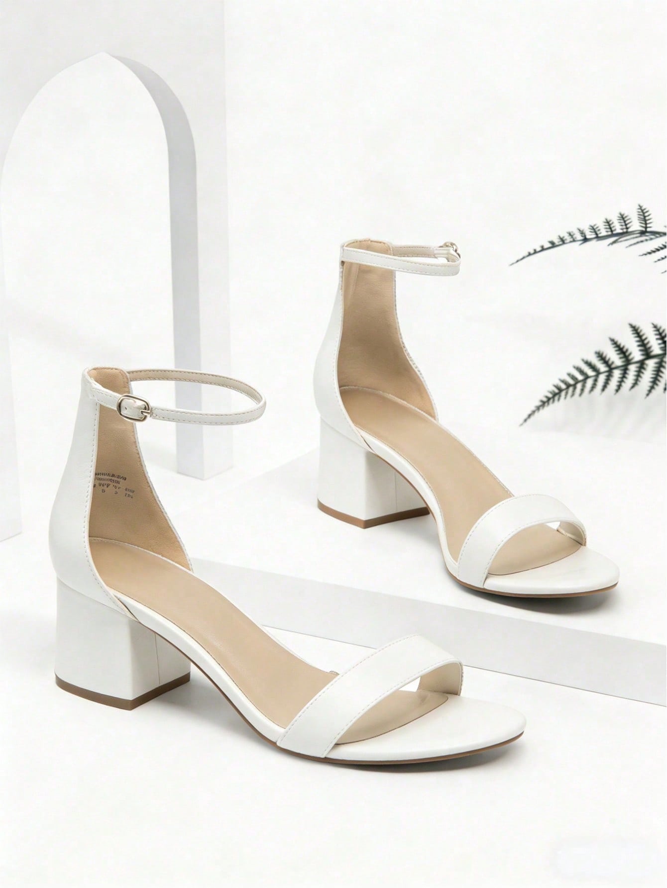 Low Block Heel Pump - Женские босоножки на низком каблуке с