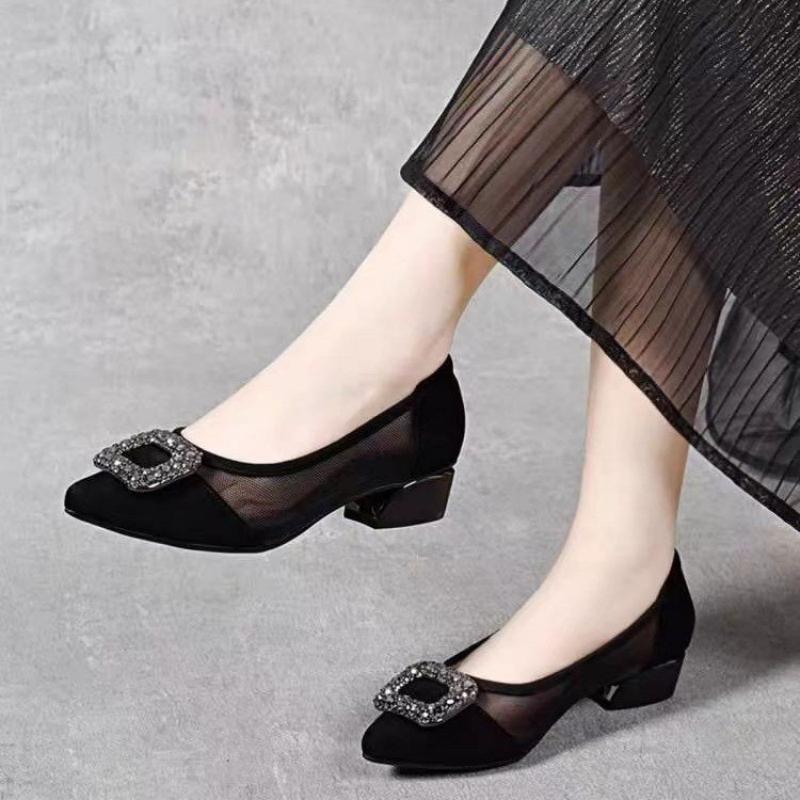 Women'S Shoes In Fashion - Элегантные туфли-лодочки с острым носком и