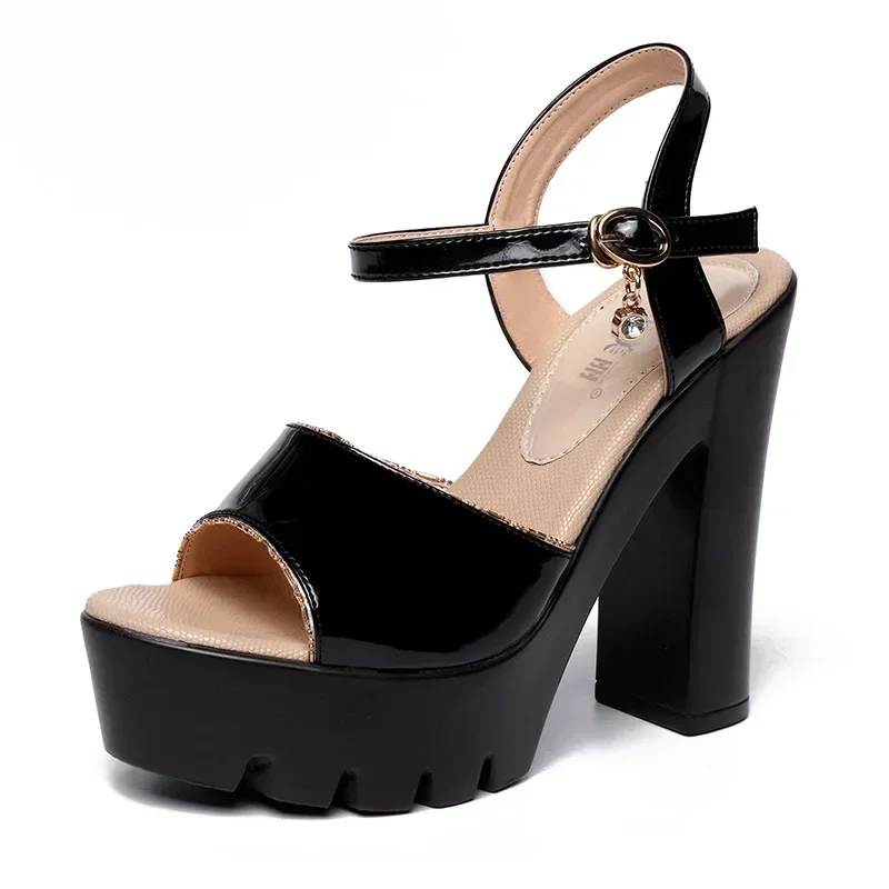 Сандалии из лакированной кожи  – обзор и цена Platform Sneakers Chunky